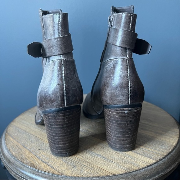 Arturo Chiang Ankle Booties - Picture 4 of 7